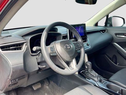 Used 2024 Toyota Corolla Cross XLE w/ Convenience Package FWD image 9