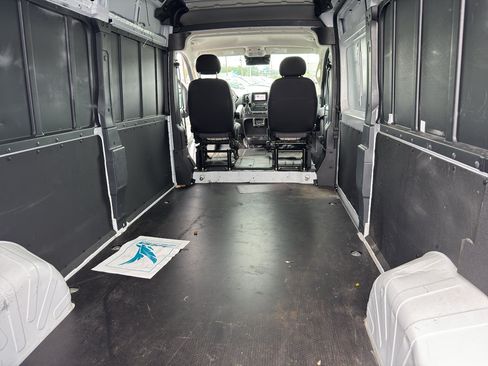 Used 2025 RAM ProMaster 2500 w/ Convenience Group FWD image 12