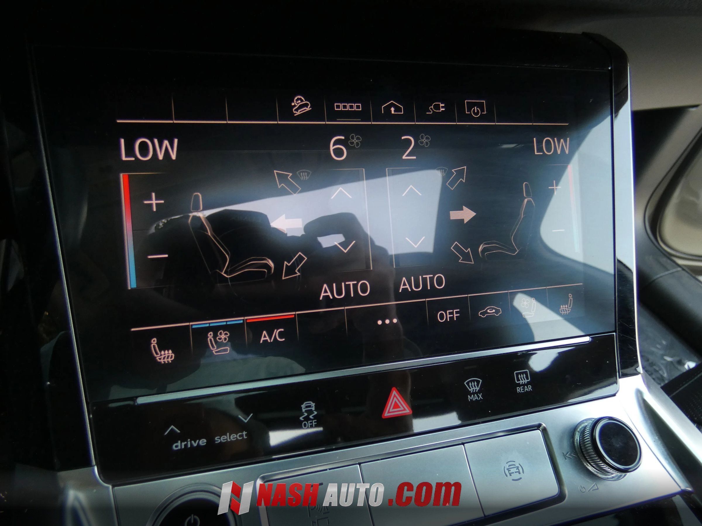 Used 2022 Audi e-tron Premium Plus w/ Premium Plus Package AWD/4WD image 59