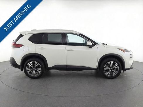 Used 2023 Nissan Rogue SV w/ SV Premium B Package image 2
