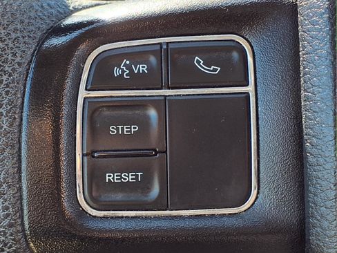 Used 2019 Dodge Grand Caravan SE w/ UConnect Hands-Free Group image 21