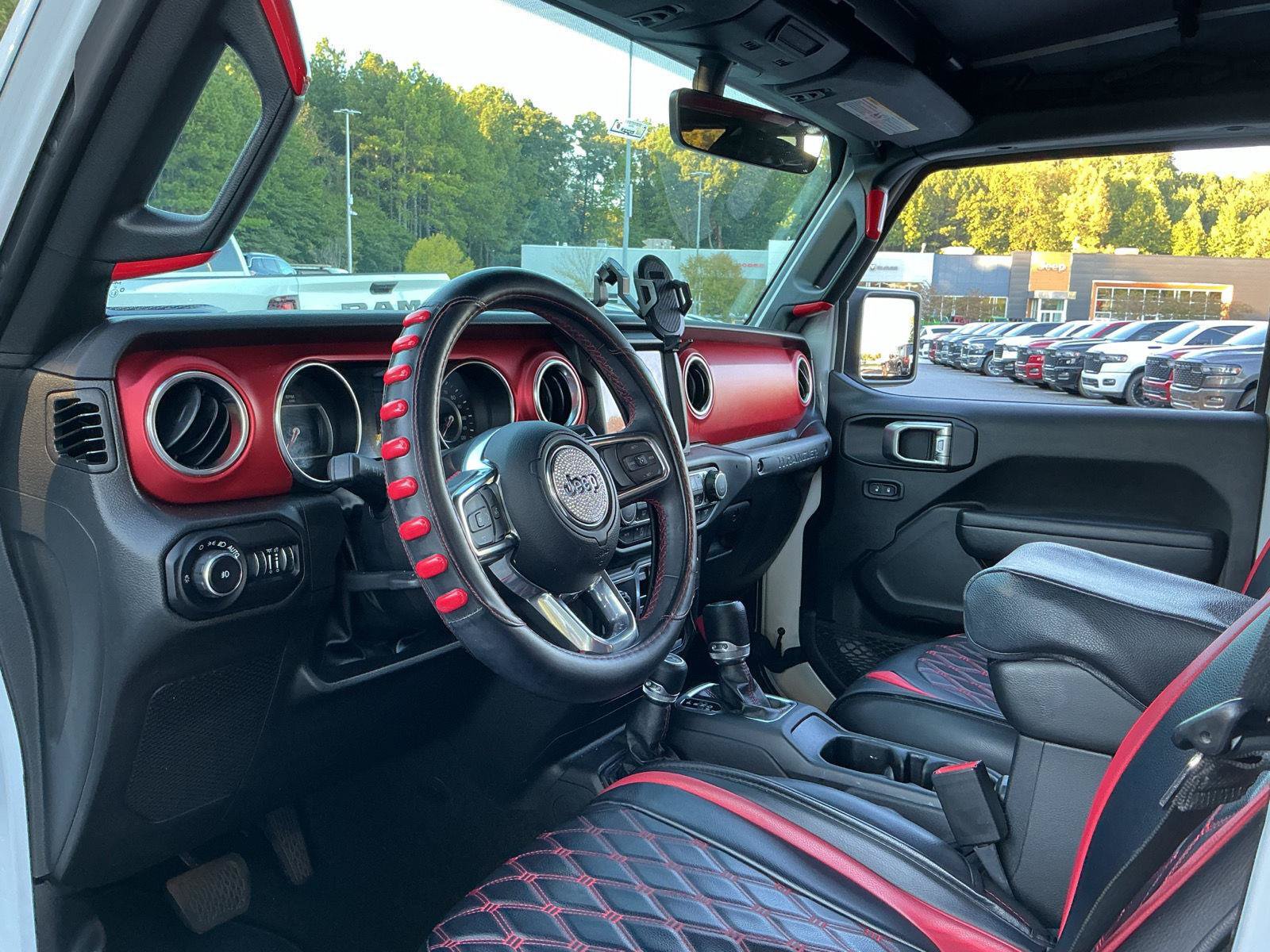 Used 2022 Jeep Wrangler Unlimited Rubicon AWD/4WD image 15