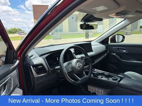 Used 2024 Nissan Rogue Platinum w/ Platinum Premium Package AWD/4WD image 2