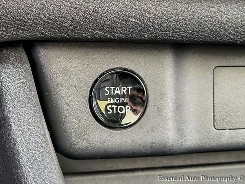 Used 2025 Nissan Rogue SL w/ Tech Package FWD image 18
