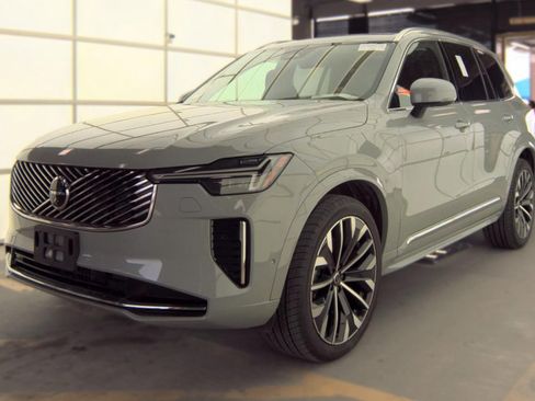 Used 2025 Volvo XC90 B6 Plus AWD/4WD image 2