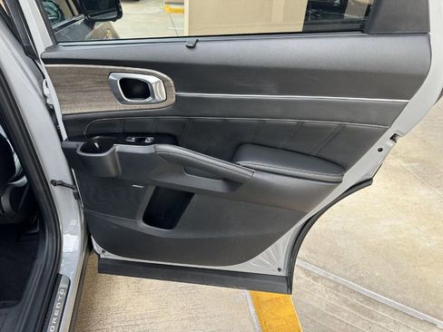 Used 2023 Kia Sorento SX Prestige image 38