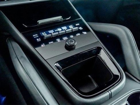 Used 2025 Porsche Cayenne Base image 52