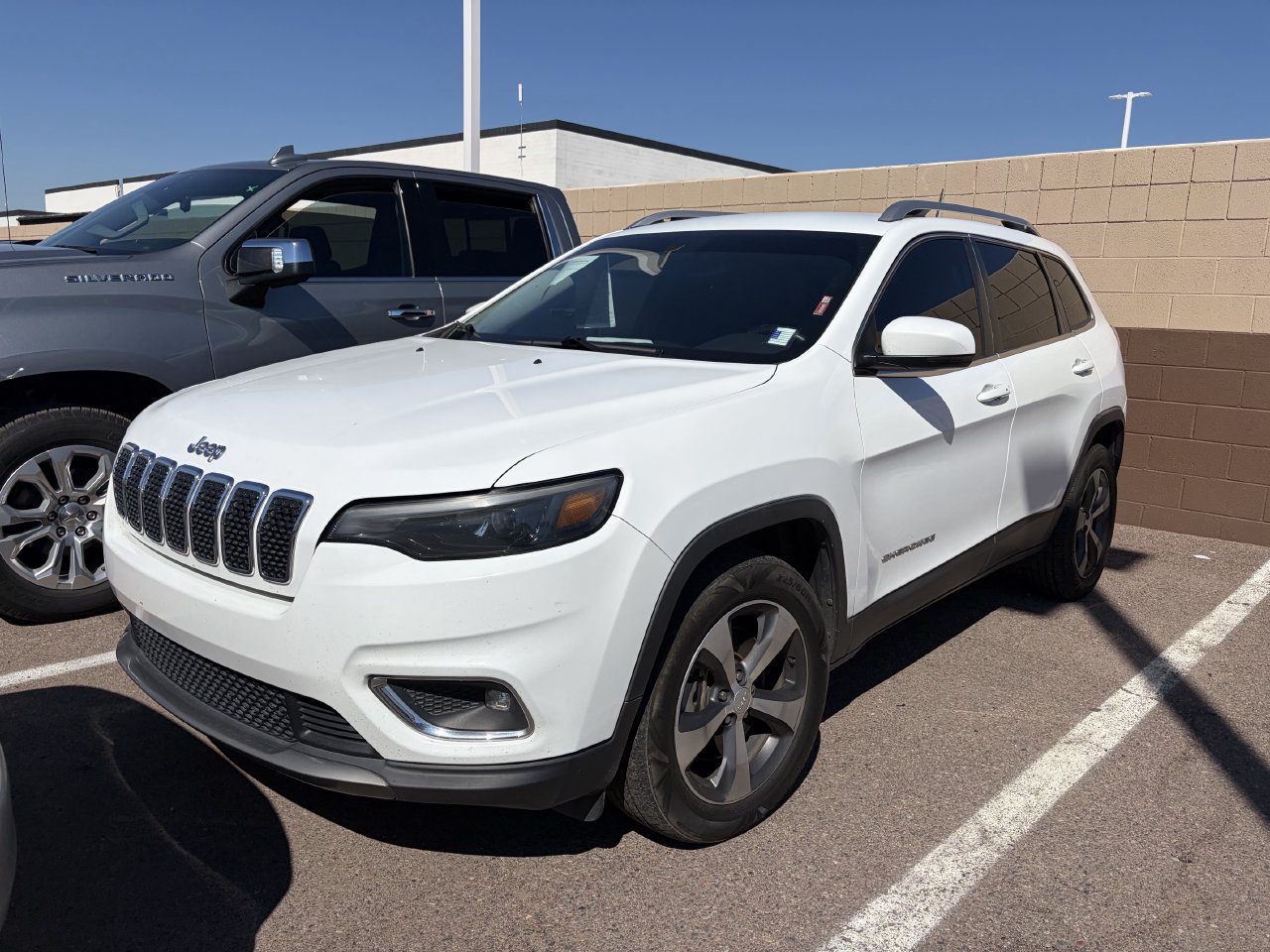 Used 2019 Jeep Cherokee Limited AWD/4WD image 4