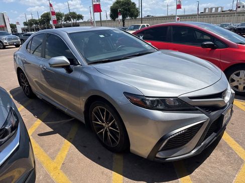 Used 2024 Toyota Camry SE FWD image 2