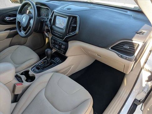 Used 2020 Jeep Cherokee Latitude image 20