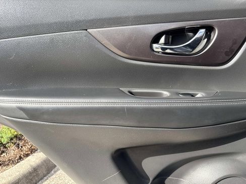 Used 2016 Nissan Rogue SV image 13