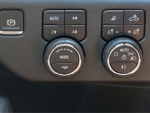 New 2025 Chevrolet Silverado 1500 High Country AWD/4WD image 12