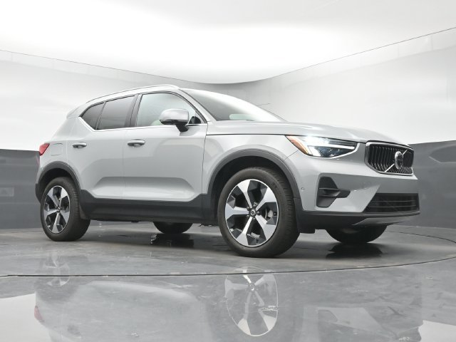 Used 2024 Volvo XC40 B5 Plus AWD/4WD image 10