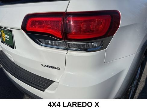 Used 2022 Jeep Grand Cherokee Laredo X AWD/4WD image 34