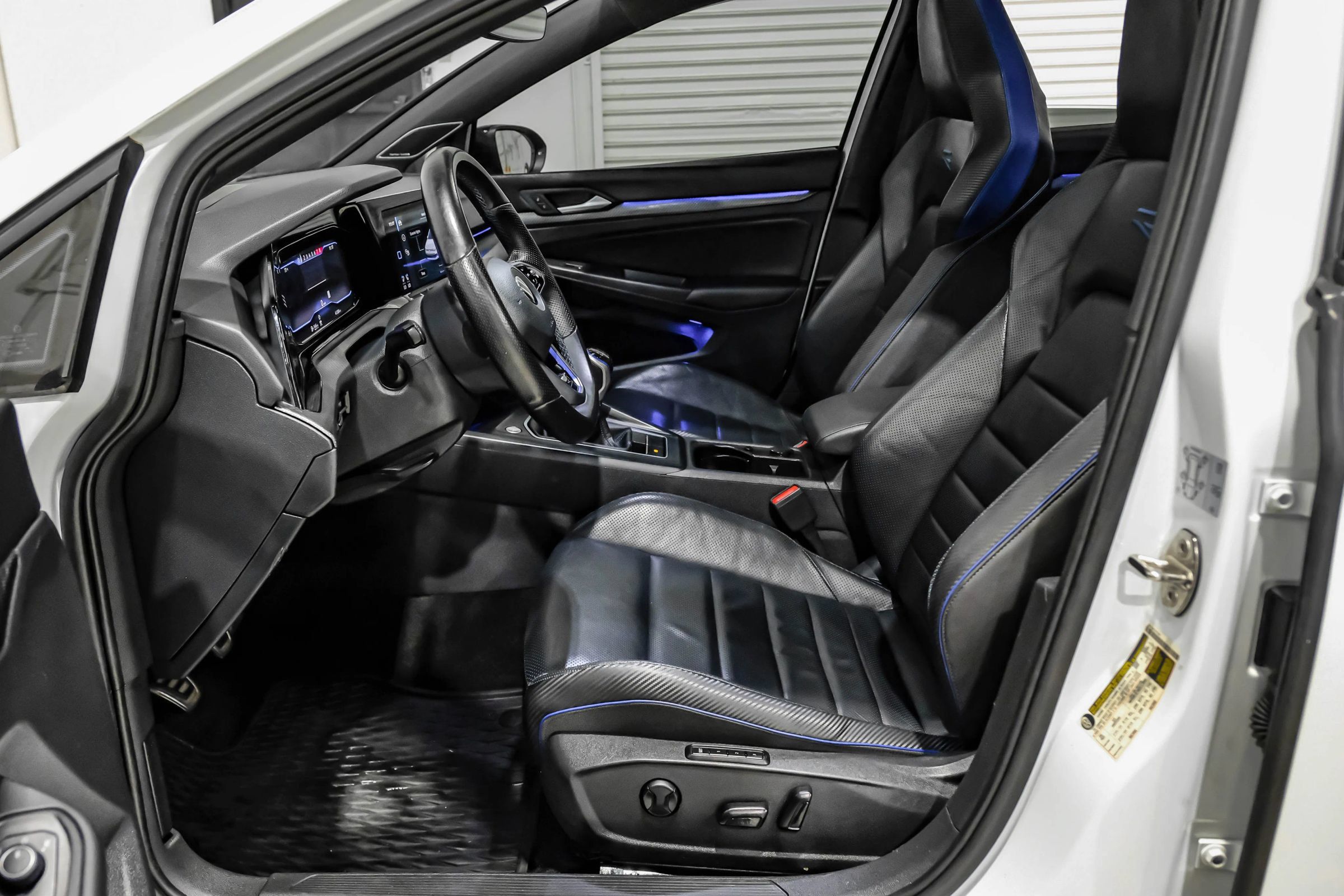 Used 2022 Volkswagen Golf R AWD/4WD image 18