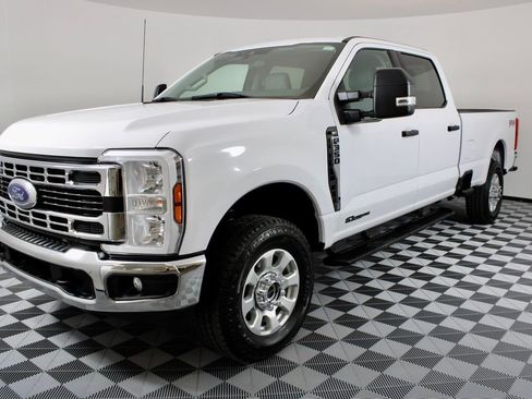 Used 2024 Ford F350 XLT w/ FX4 Off-Road Package AWD/4WD image 4