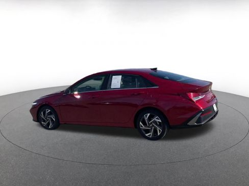 Used 2025 Hyundai Elantra SEL image 9