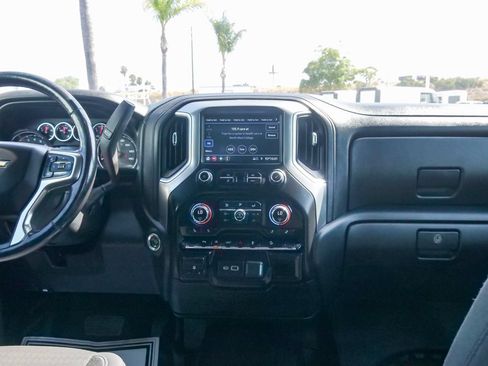 Used 2020 Chevrolet Silverado 1500 LT w/ Convenience Package AWD/4WD image 12