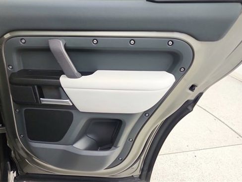 Used 2025 Land Rover Defender 110 X image 27