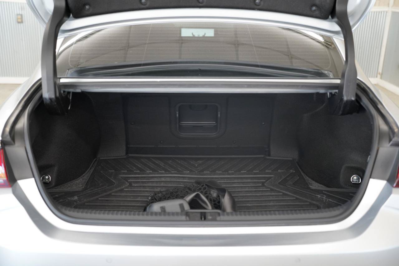 Used 2024 Lexus ES 300h F Sport w/ Accessory Package (Z2) FWD image 39