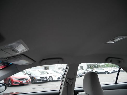 Used 2015 Toyota Camry LE FWD image 11