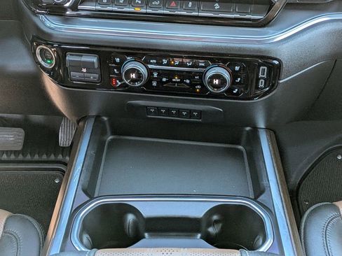 Used 2024 Chevrolet Silverado 2500 High Country w/ High Country Premium Package image 20