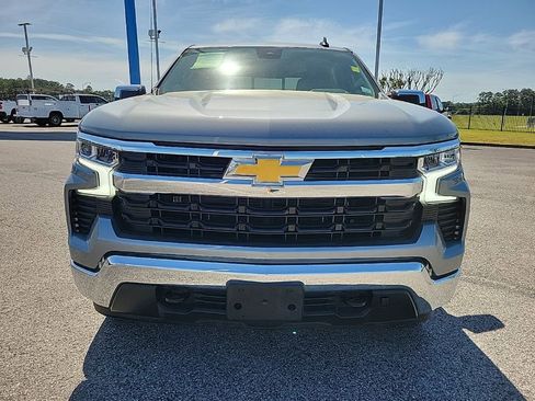 Used 2025 Chevrolet Silverado 1500 LT image 2