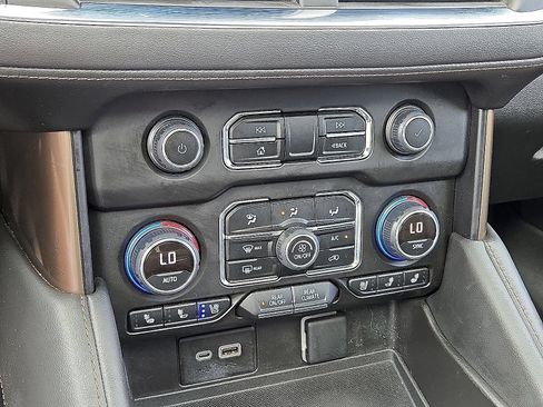 Used 2023 Chevrolet Tahoe High Country RWD image 31