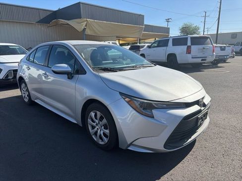 Used 2023 Toyota Corolla LE image 2
