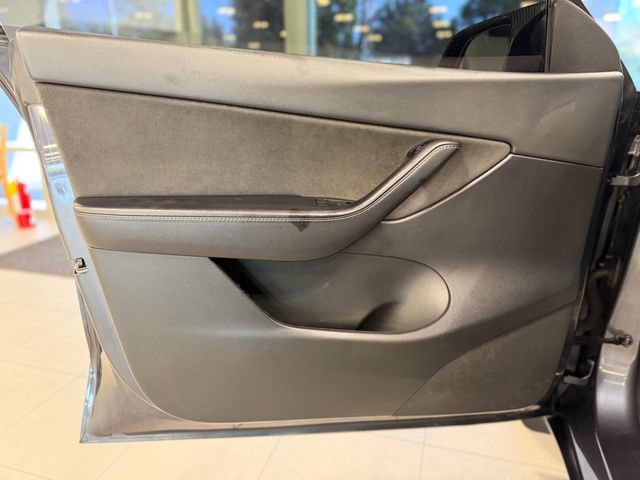 Used 2022 Tesla Model Y Long Range AWD/4WD image 15