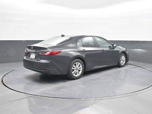 Used 2025 Toyota Camry LE w/ Convenience Package image 8