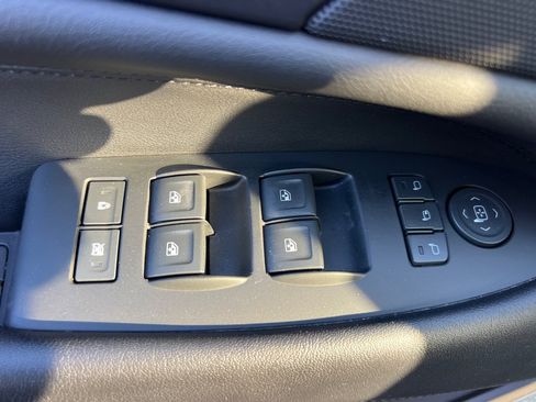 Used 2017 Cadillac Escalade Premium Luxury AWD/4WD image 31