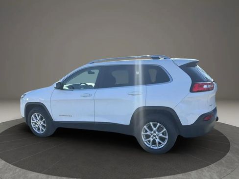 Used 2016 Jeep Cherokee Latitude w/ Cold Weather Group AWD/4WD image 5