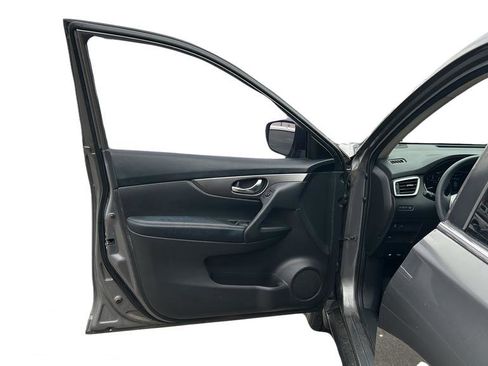 Used 2016 Nissan Rogue SV image 26