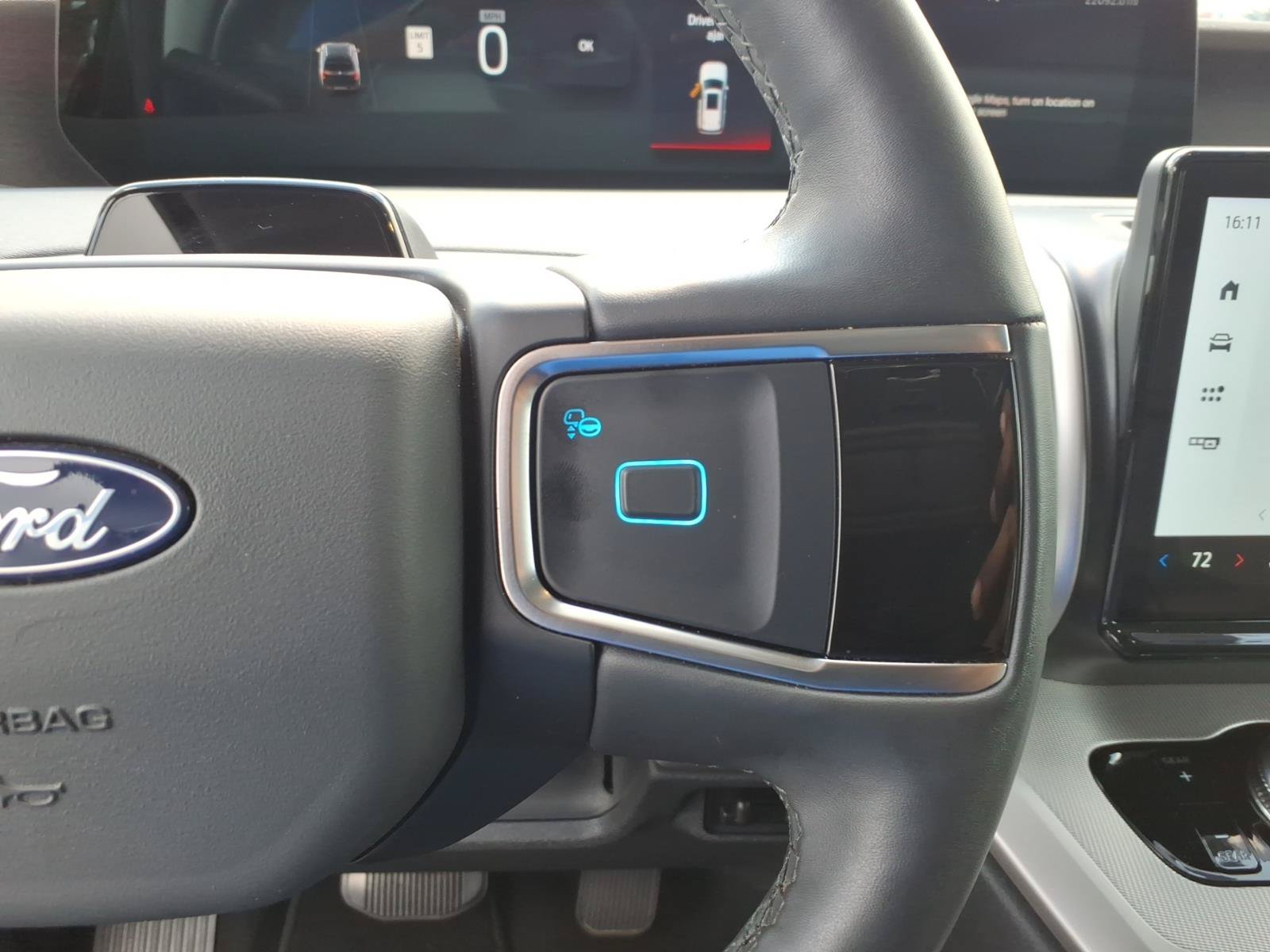 Used 2025 Ford Expedition Max Active AWD/4WD image 12