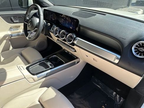 Used 2024 Mercedes-Benz GLB 250 4MATIC image 14
