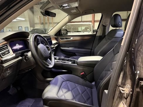 Used 2025 Volkswagen Atlas SE image 9