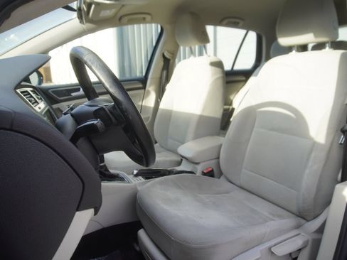 Used 2016 Volkswagen Golf S FWD image 10