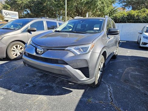 Used 2018 Toyota RAV4 LE image 2