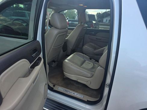 Used 2012 GMC Yukon XL Denali RWD image 11