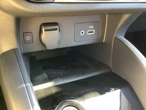 Used 2025 Nissan Versa SV w/ Trunk Package image 27