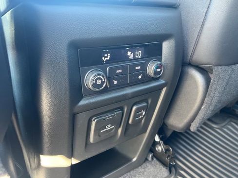 Used 2023 Chevrolet Traverse High Country AWD/4WD image 19