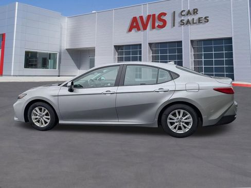 Used 2025 Toyota Camry LE image 10