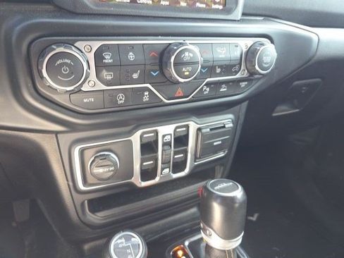 Used 2023 Jeep Gladiator Overland AWD/4WD image 22
