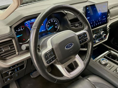 Used 2024 Ford Expedition Max XLT image 18