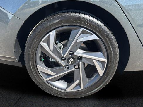 Used 2025 Hyundai Elantra Limited image 20