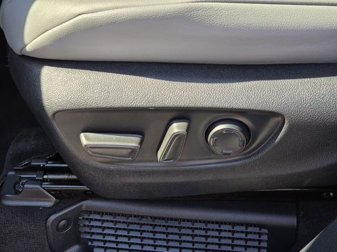 Certified 2025 Toyota Sienna XLE FWD image 15