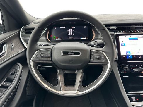 New 2025 Jeep Grand Cherokee Limited w/ Luxury Tech Group II image 14
