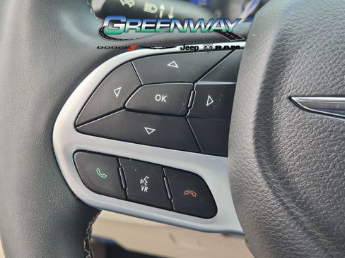 Used 2023 Chrysler Pacifica Touring-L FWD image 22