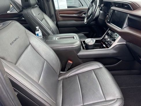 Used 2021 GMC Yukon Denali w/ Denali Premium Package image 34